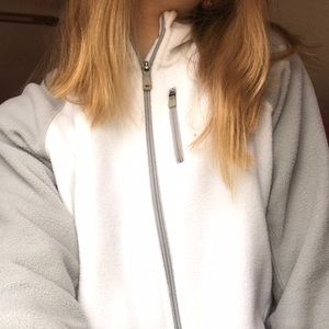 Fall grey and white full zipper sweater! 🤍